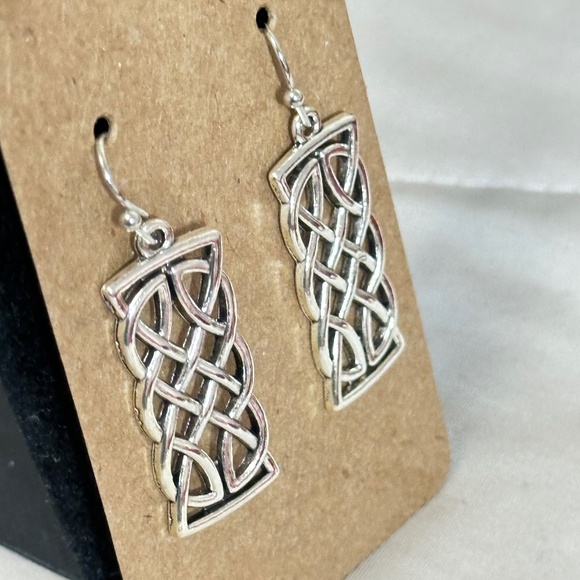 2/$20 Silver tone long rectangular Celtic style hook earrings NWOT - Picture 6 of 9